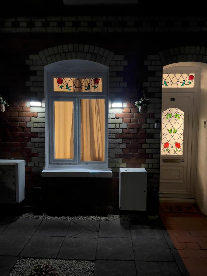 Home Sweet Home In Rg1 With Free Parking レディング エクステリア 写真