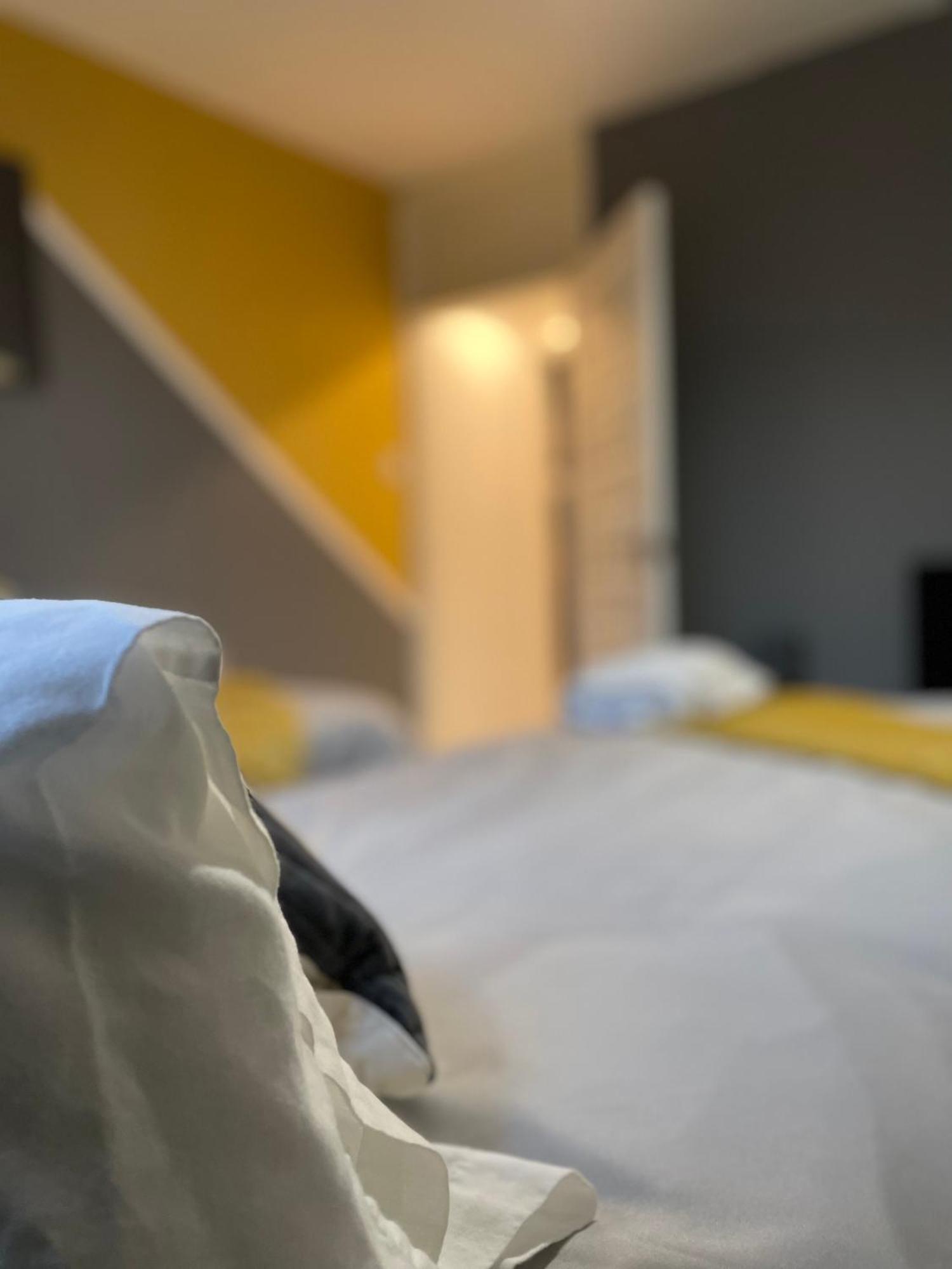 Home Sweet Home In Rg1 With Free Parking レディング エクステリア 写真