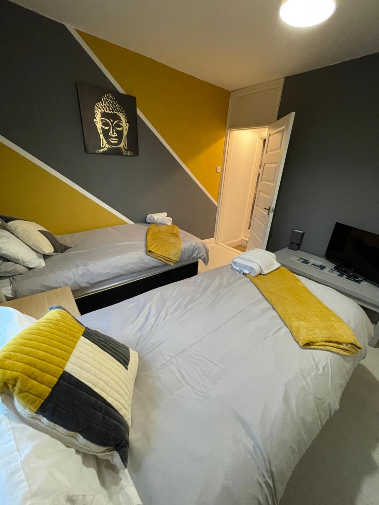 Home Sweet Home In Rg1 With Free Parking レディング エクステリア 写真