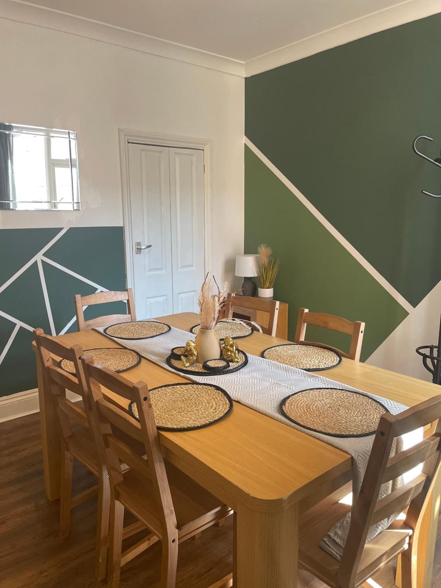 Home Sweet Home In Rg1 With Free Parking レディング エクステリア 写真