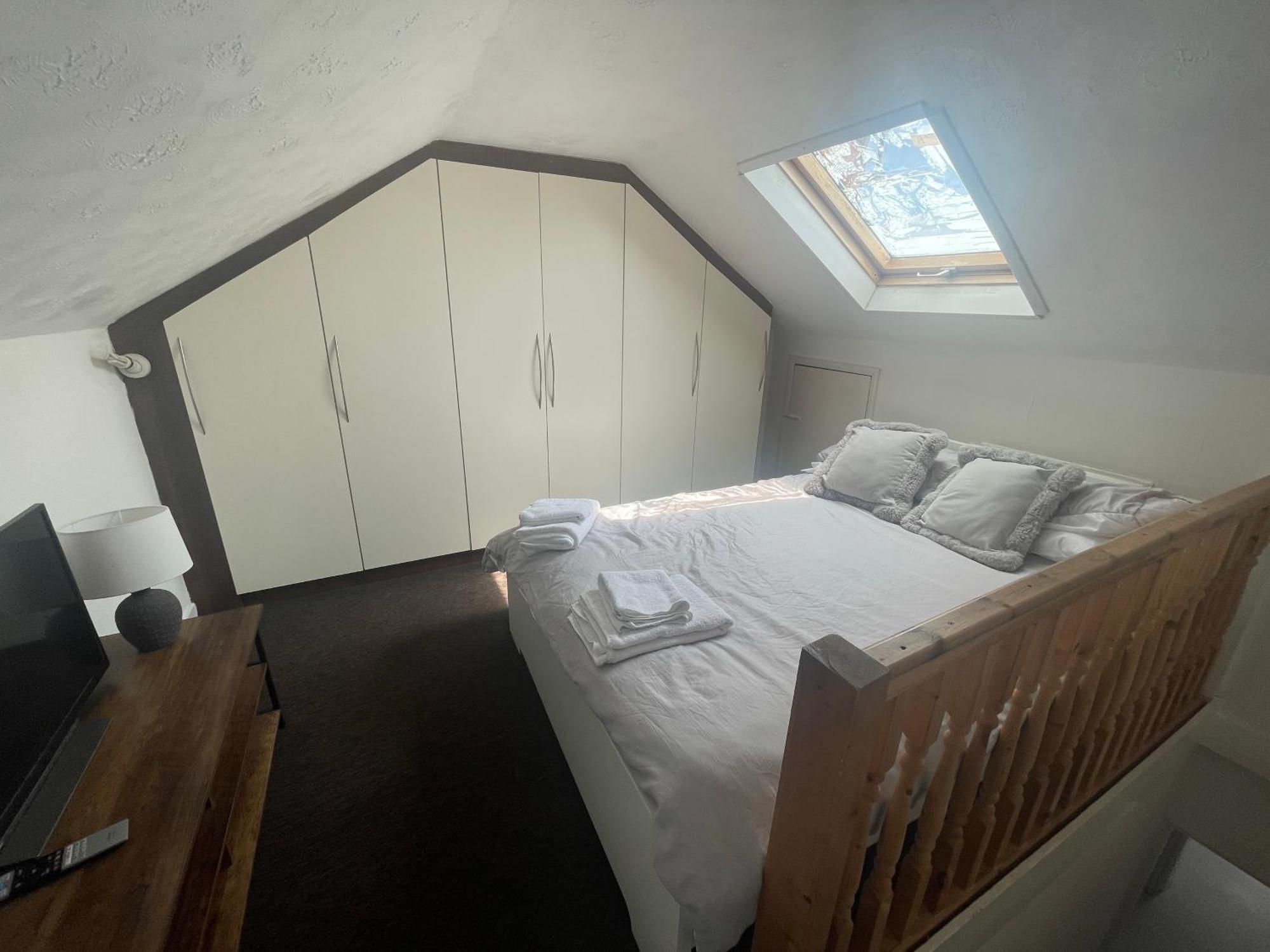 Home Sweet Home In Rg1 With Free Parking レディング エクステリア 写真