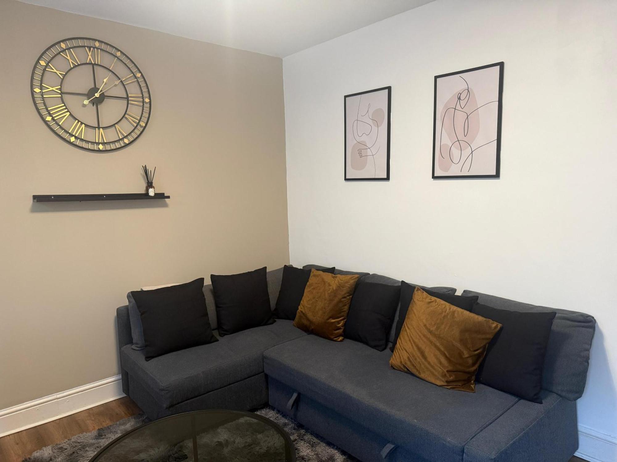 Home Sweet Home In Rg1 With Free Parking レディング エクステリア 写真