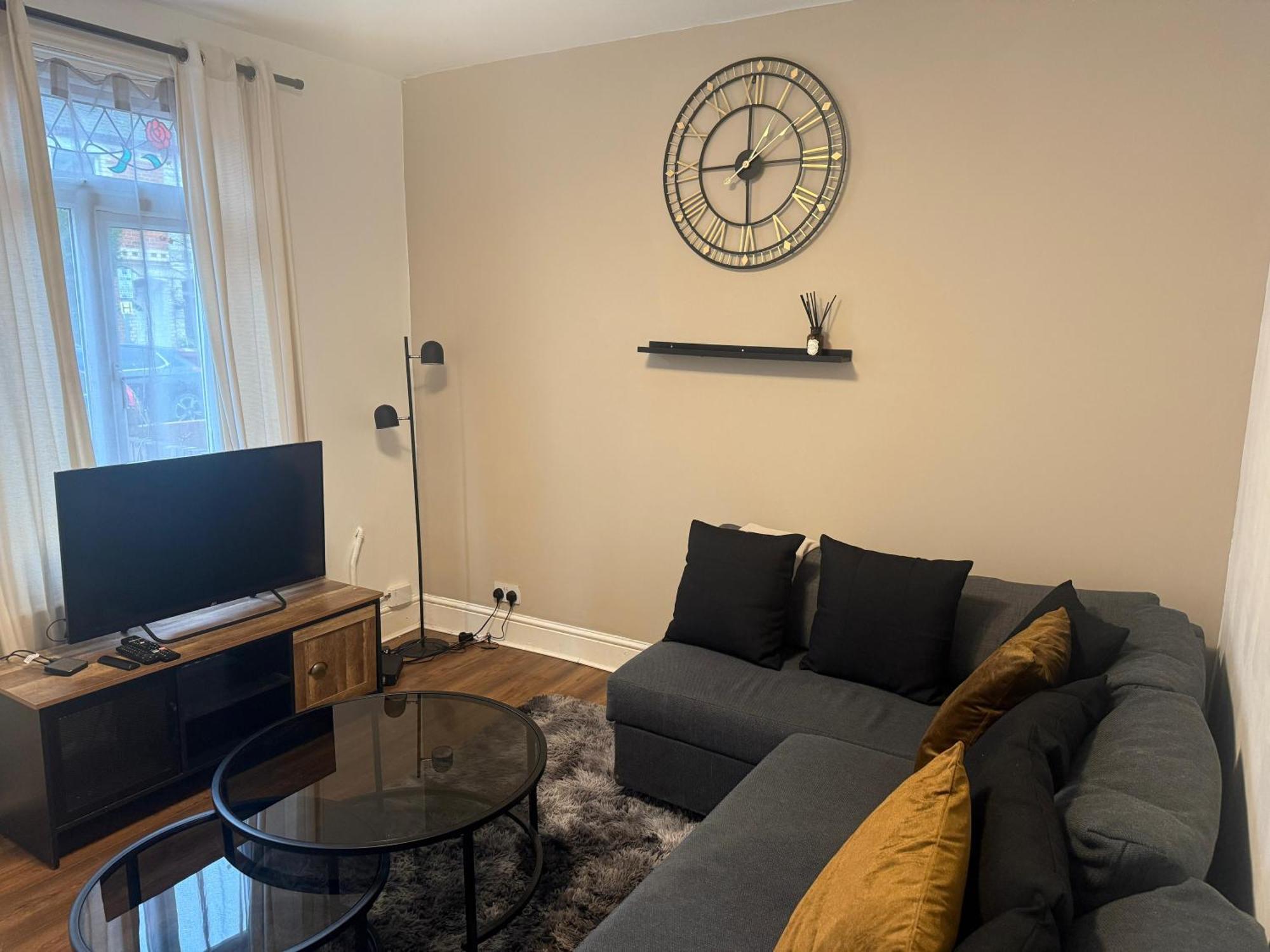 Home Sweet Home In Rg1 With Free Parking レディング エクステリア 写真
